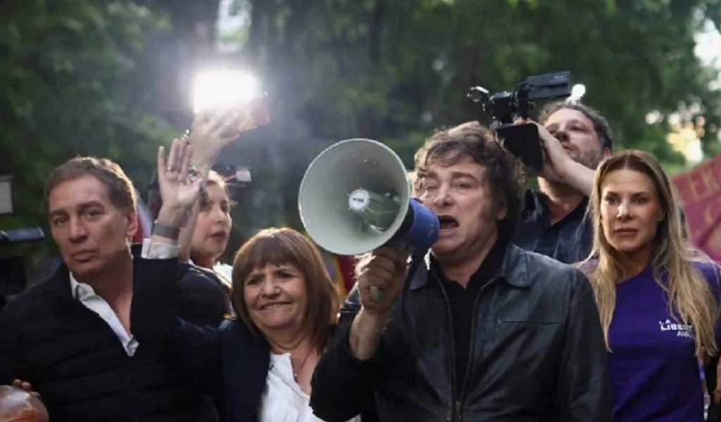 Milei encabezó una recorrida en Tucumán